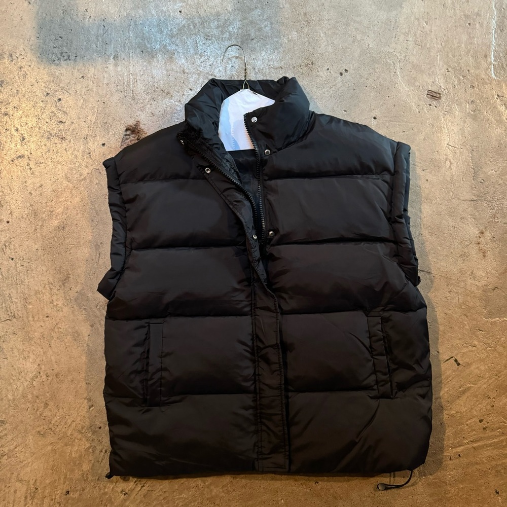 Brand new oversized Amazon puffer vest XL